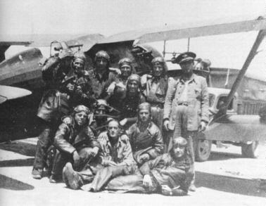 Pilotos de la 2 Escuadrilla en Anglesola ante el CA-003