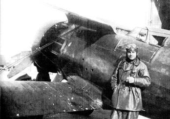 Juan Comas ante el CA-006 en Manises.