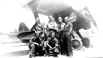 Algunos pilotos de la 2ª Escuadrilla en La Señera